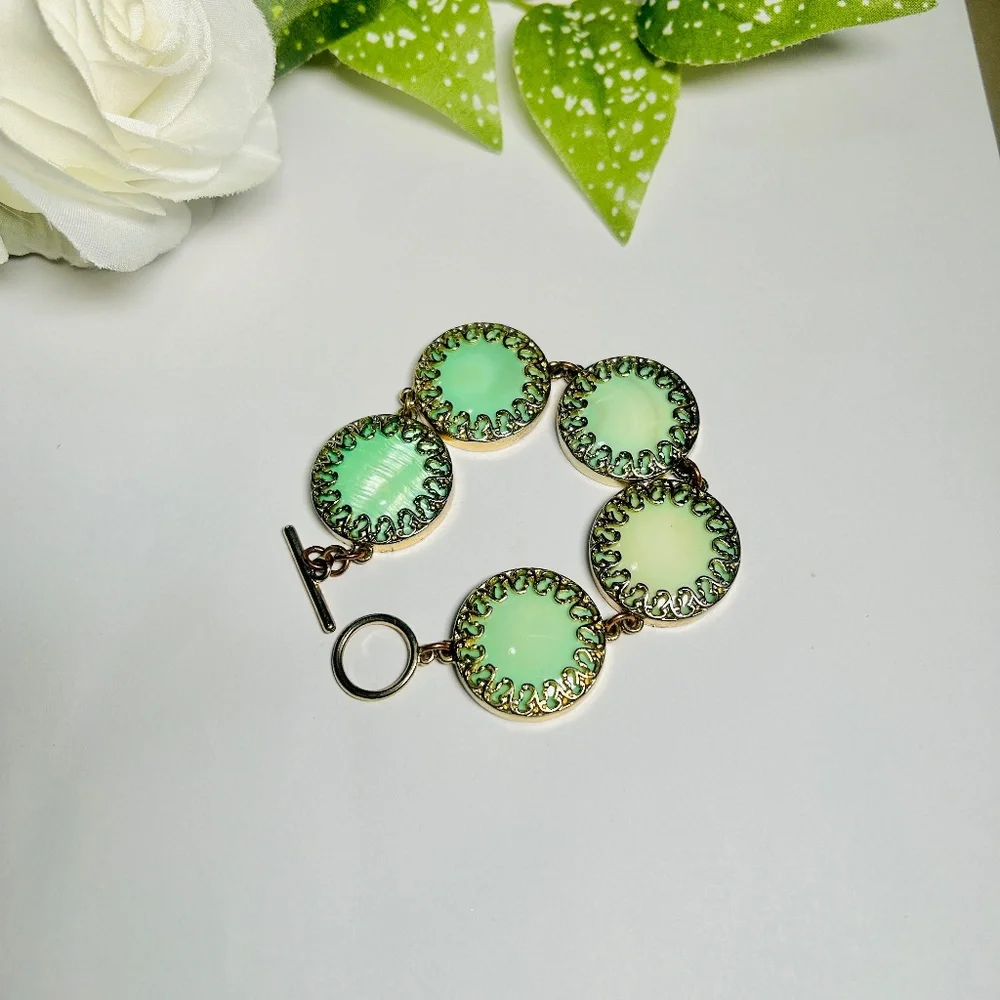 Vintage Abalone Sea Green Round Scrolled Gold Plated Toggle Bracelet - Picture 3 of 15